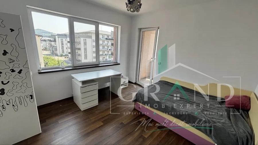 Apartament cu 3 camere semidecomandat, mobilat în Florești