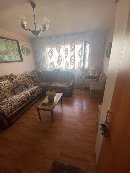 Apartament cu 2 camere semidecomandat, mobilat în Filiași