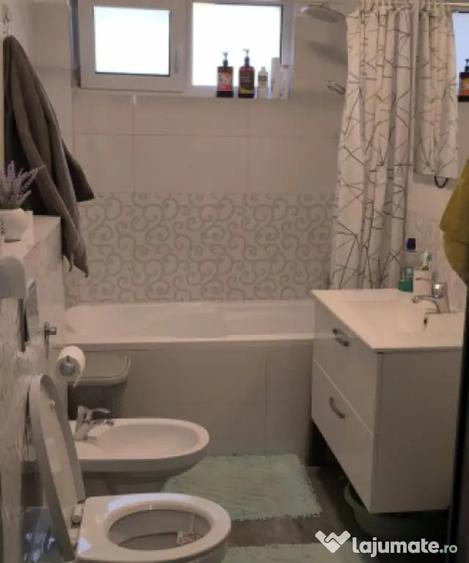 Apartament cu 3 camere decomandat în Florești