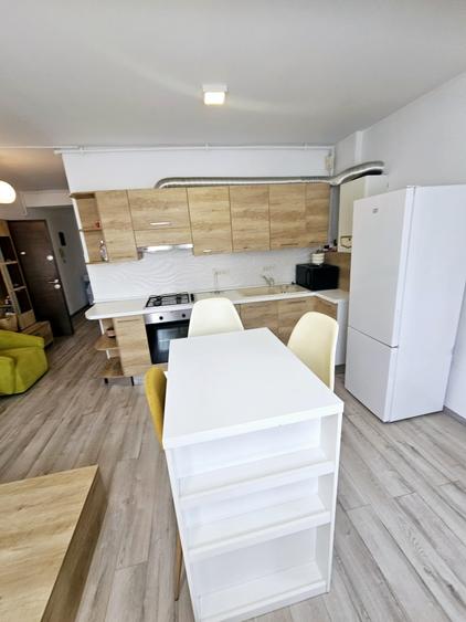 Apartament cu 3 camere semidecomandat în Sebastian