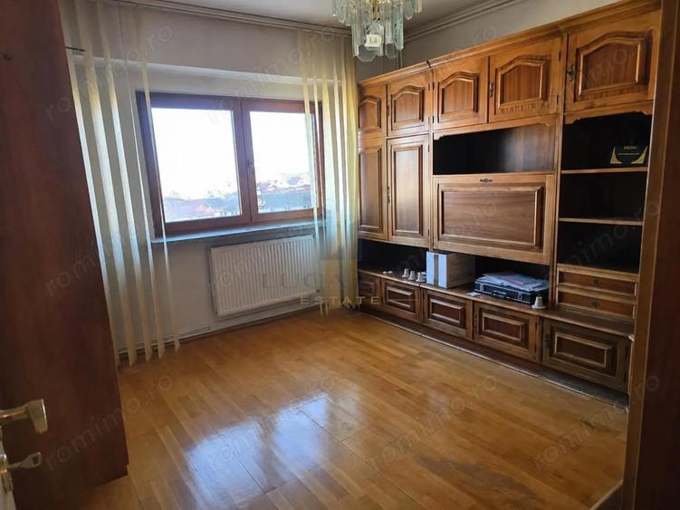 Apartament cu 4 camere decomandat în Simion Bărnuțiu