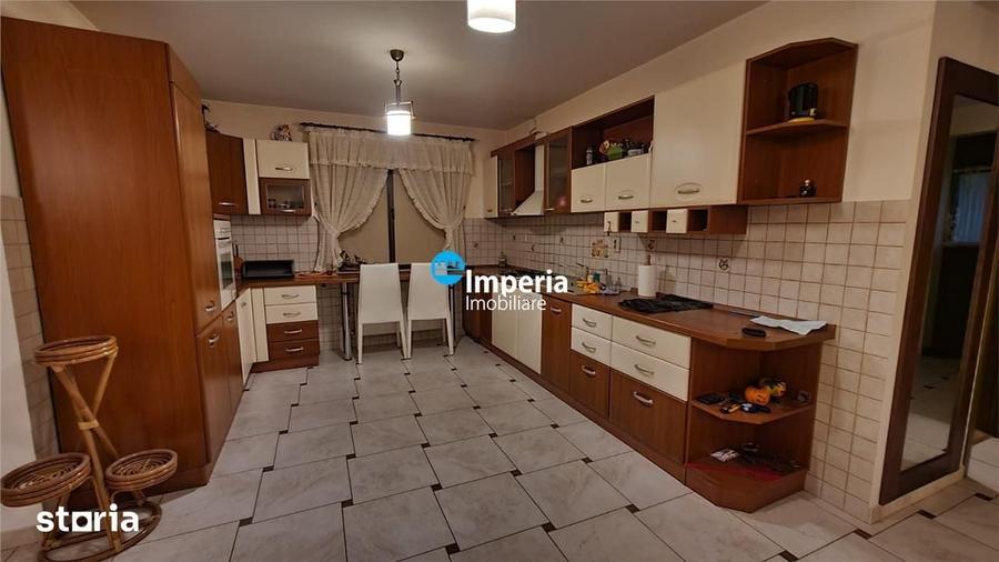 Casă cu 7 camere cu Teren 1000 Mp în Bârnova