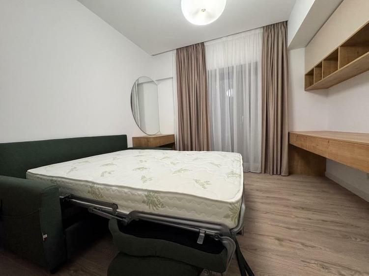 Apartament cu 3 camere semidecomandat, mobilat în Pipera