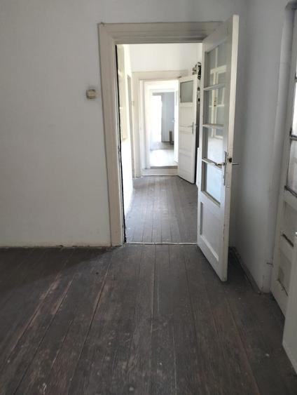 Casă cu 12 camere cu Teren 215 Mp în 13 Septembrie
