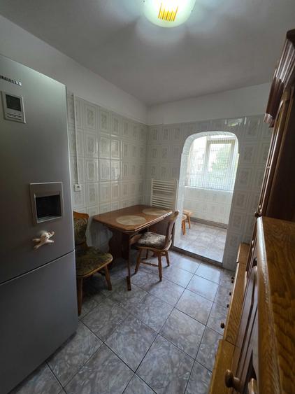 Inchiriez apartament cu 3 camere - 2