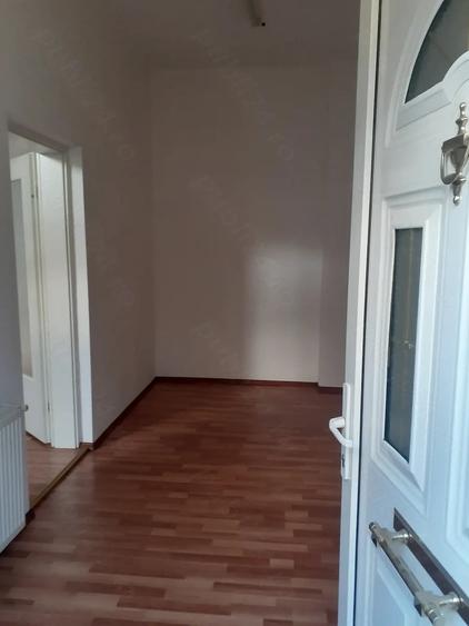 Apartament cu 2 camere decomandat în P-ța Victoriei