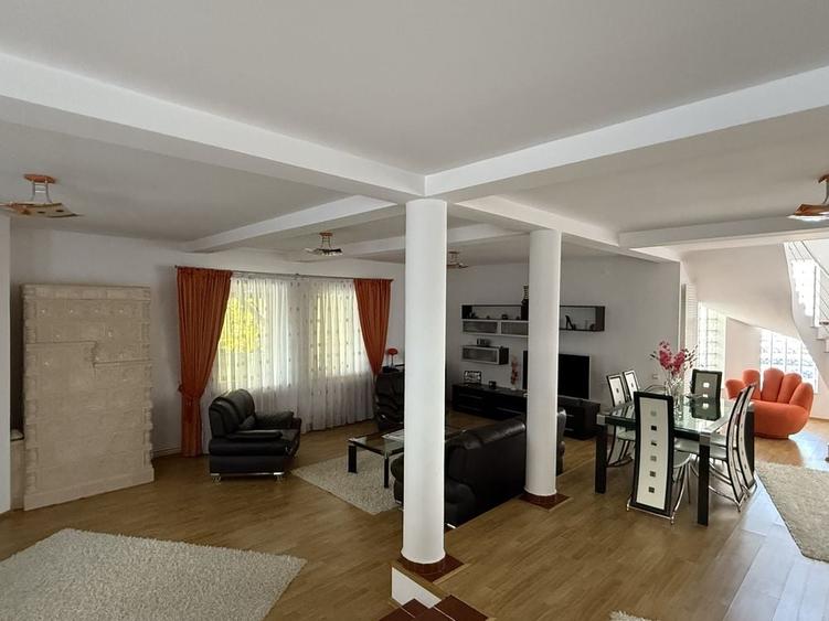 Casă cu 4 camere în Cristian