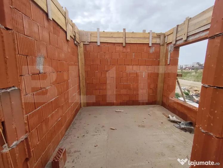 Casă cu 4 camere cu Teren 500 Mp în Sântandrei