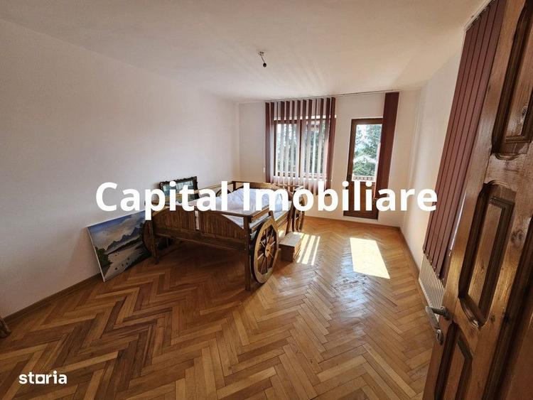 Casă cu 4 camere în Roman