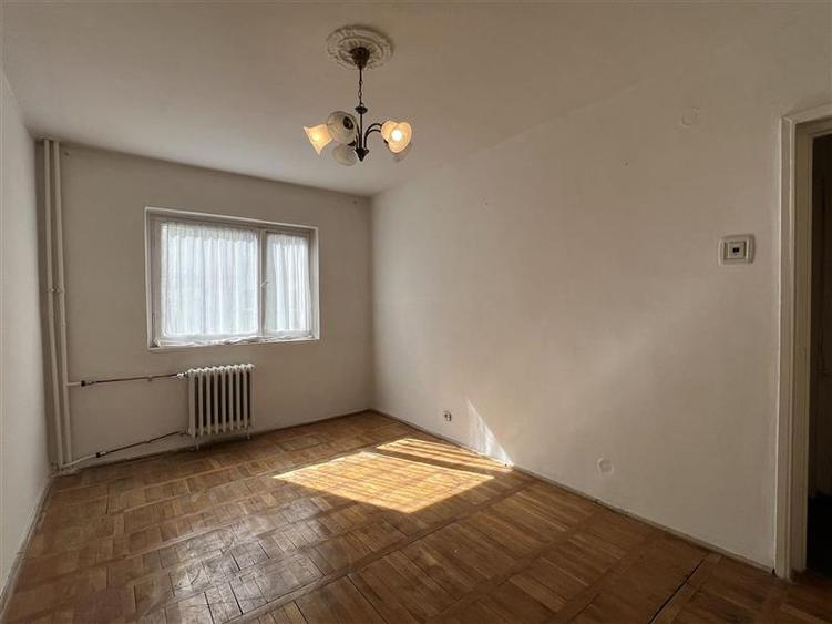 Apartament cu 2 camere decomandat în Vest