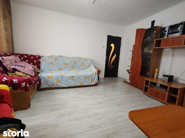 Apartament cu 2 camere semidecomandat, mobilat în Negru Vodă