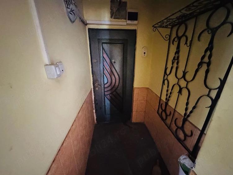 Apartament cu 3 camere decomandat în Crihala