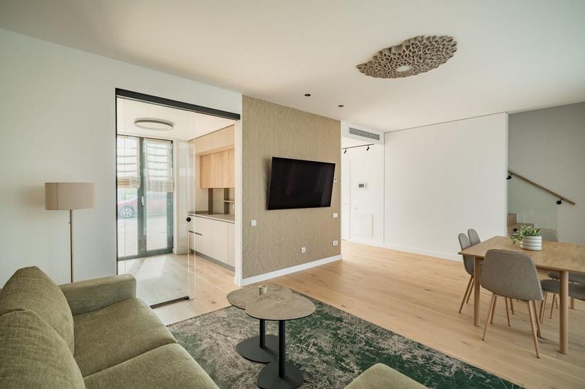 Duplex cu 4 camere cu Piscina în Tunari