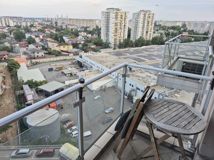 Garsonieră decomandată în Titan