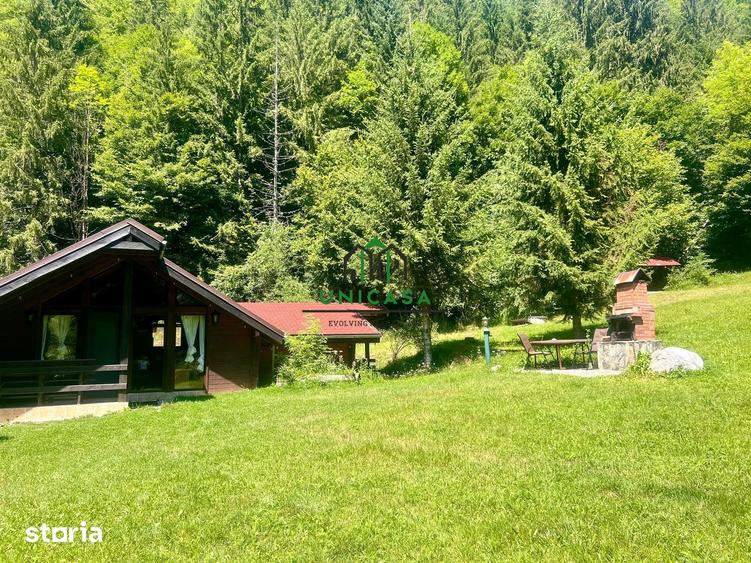 Casă cu 7 camere cu Teren 2560 Mp în Voineasa