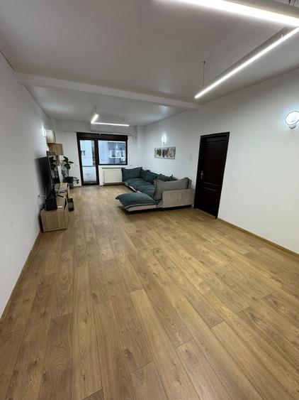 Apartament cu 3 camere decomandat, mobilat în Calea Victoriei