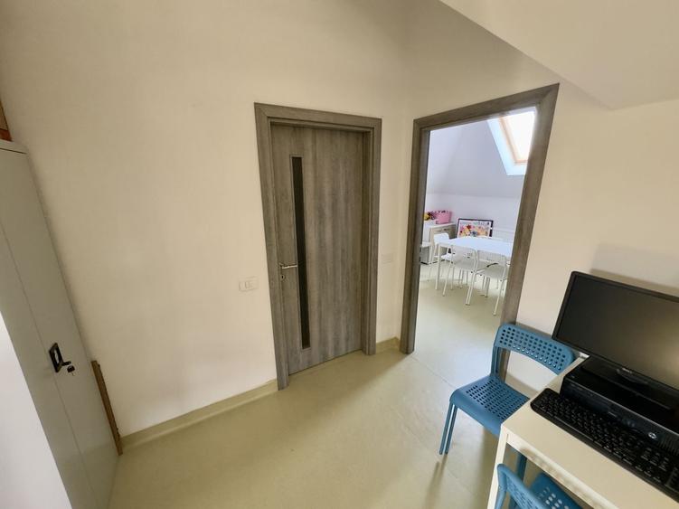 Casă individuală cu 5 camere cu Canalizare în Central