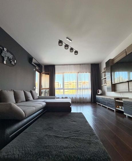 Apartament cu 3 camere semidecomandat în Berceni