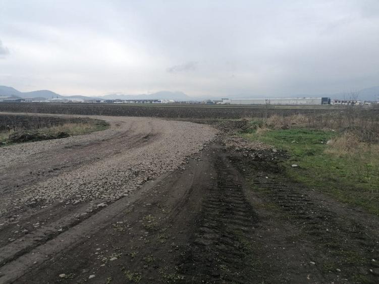 Teren Construcții intravilan de 11000 mp, în Stupini
