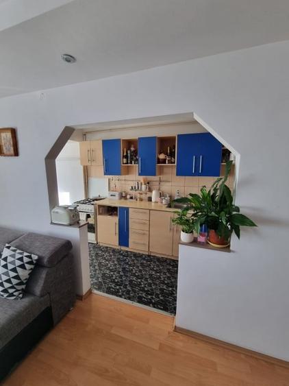 Apartament cu 3 camere decomandat, mobilat în Micro 15