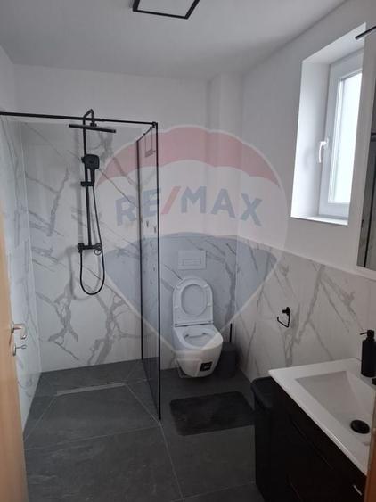 Apartament cu 3 camere decomandat, mobilat în Central