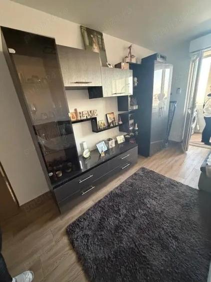 Apartament cu 2 camere semidecomandat în Craiovița Nouă