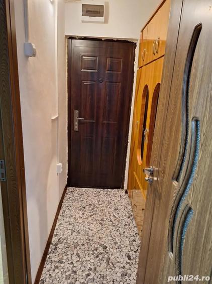 Garsonieră decomandată în Broșteni