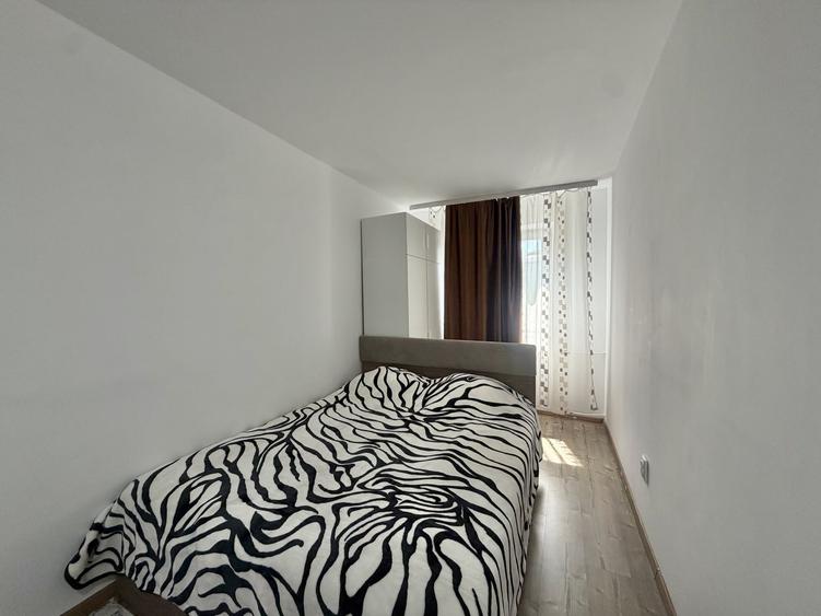 Apartament cu 3 camere semidecomandat, mobilat în P-ța Doina