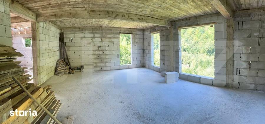 Casă cu 6 camere decomandat cu Teren 1000 Mp în Central