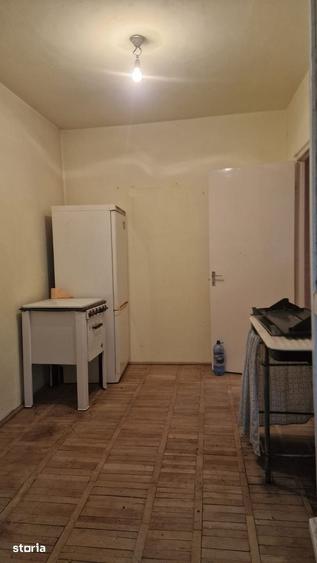 Apartament 3 camere etaj 1 ?coala 7 - 1