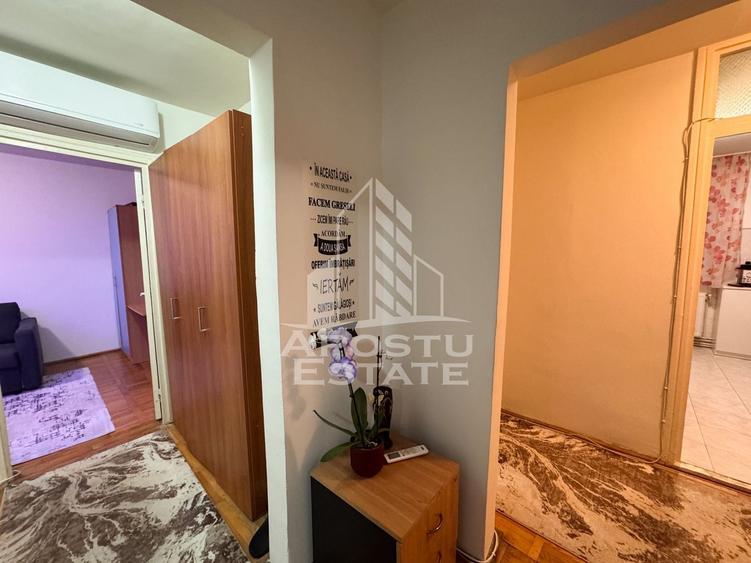 Apartament cu 3 camere decomandat în Girocului