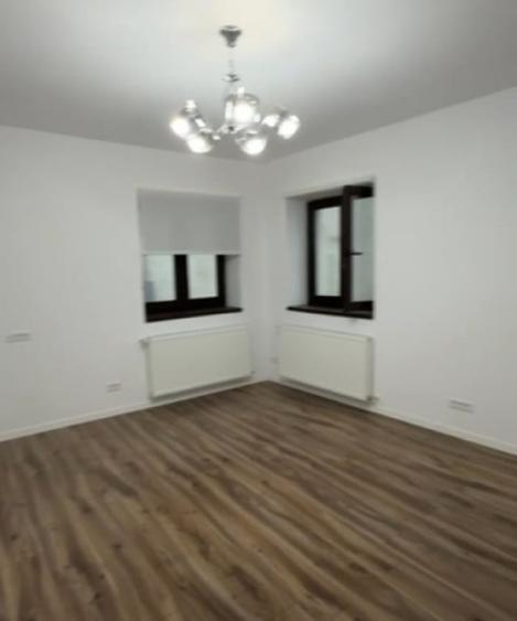 Casă cu 5 camere cu Teren 600 Mp în Central