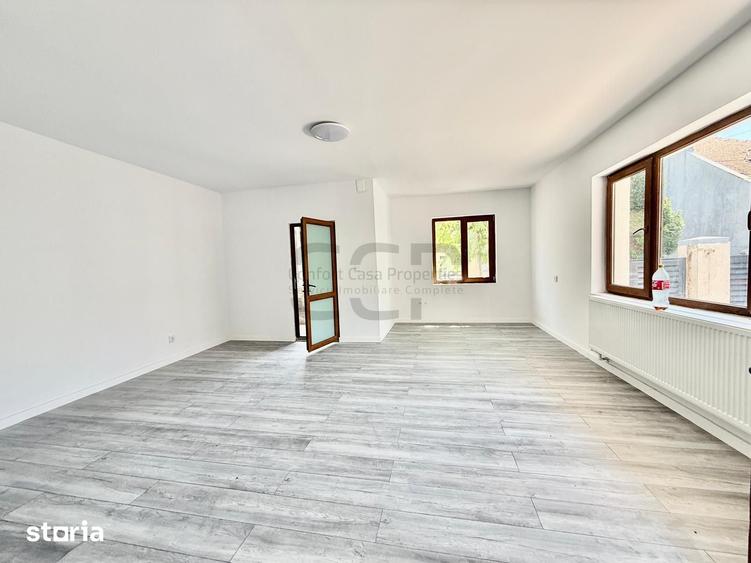 Casă cu 8 camere cu Teren 50 Mp în Vitan