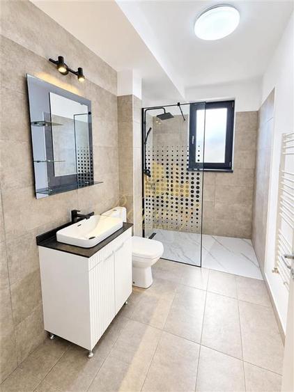 Apartament cu 3 camere decomandat în Girocului