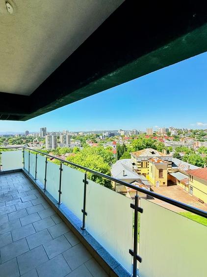 Apartament cu 4 camere decomandat în Central
