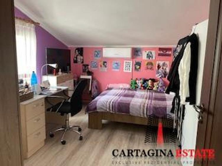 Casă cu 5 camere cu Teren 235 Mp în Pipera