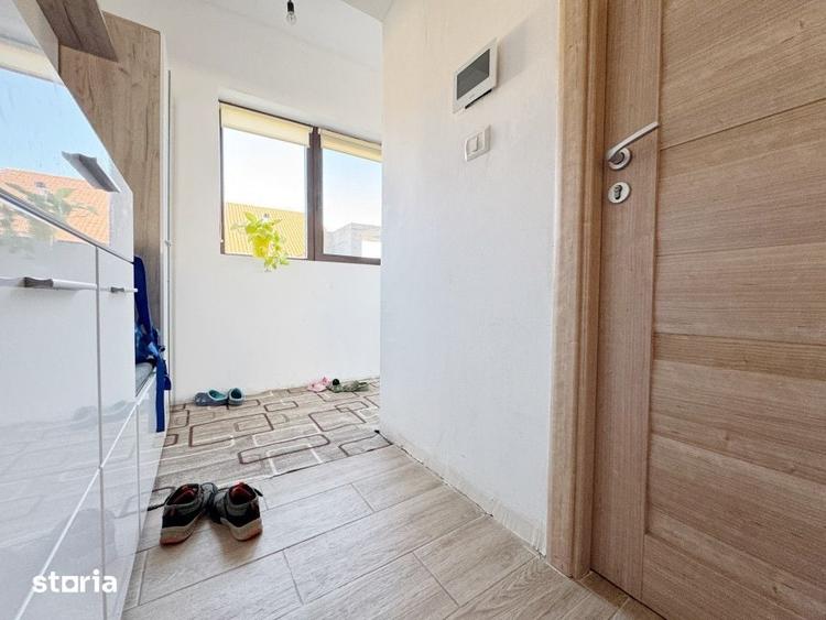 Casă cu 5 camere cu Teren 504 Mp în Sânmihaiu Român