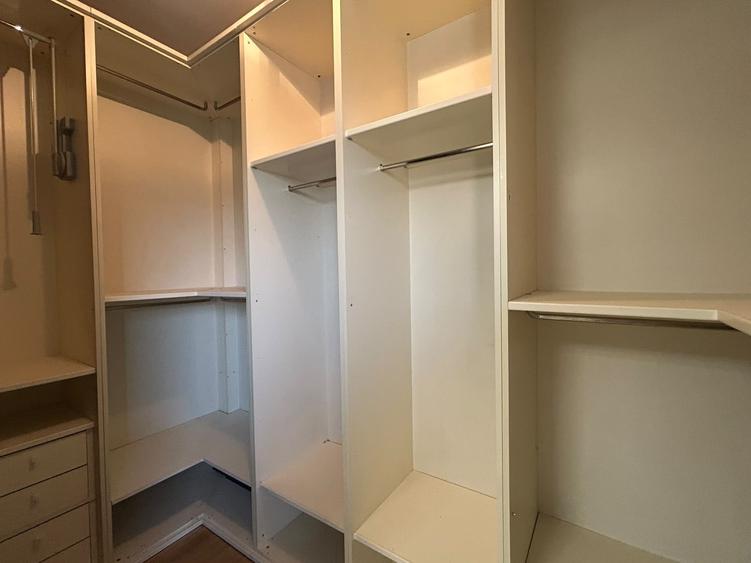 Penthouse cu 3 camere decomandat în Herăstrău