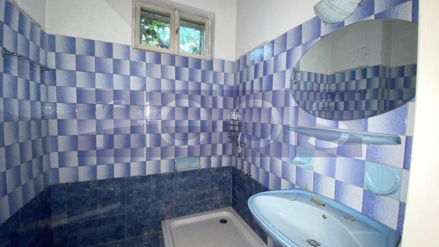 Casă individuală cu 4 camere cu Canalizare în Central