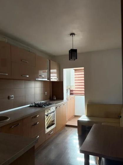 Apartament cu 3 camere decomandat în Tătărași