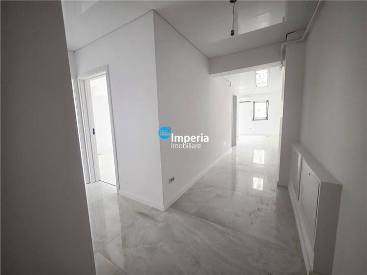 Apartament cu 3 camere decomandat în Aeroport