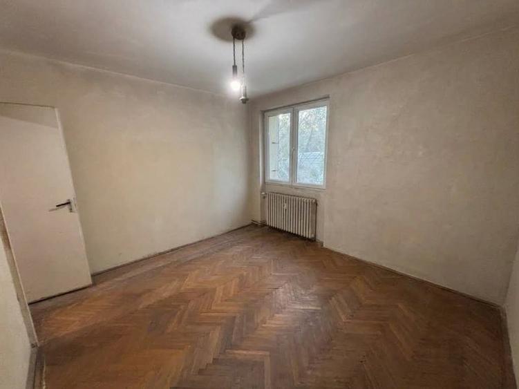 Apartament cu 3 camere decomandat în Ștefan cel Mare