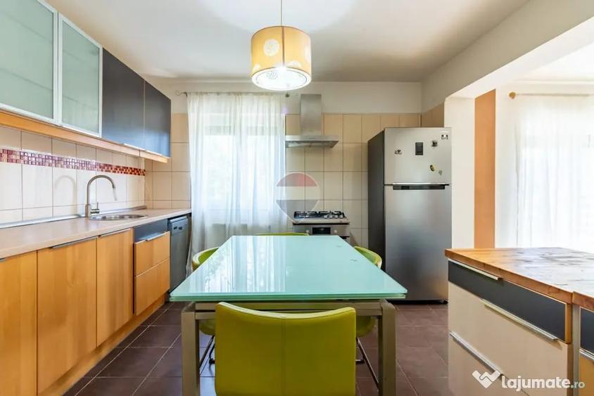 Casă cu 6 camere cu Teren 240 Mp în Corbeanca