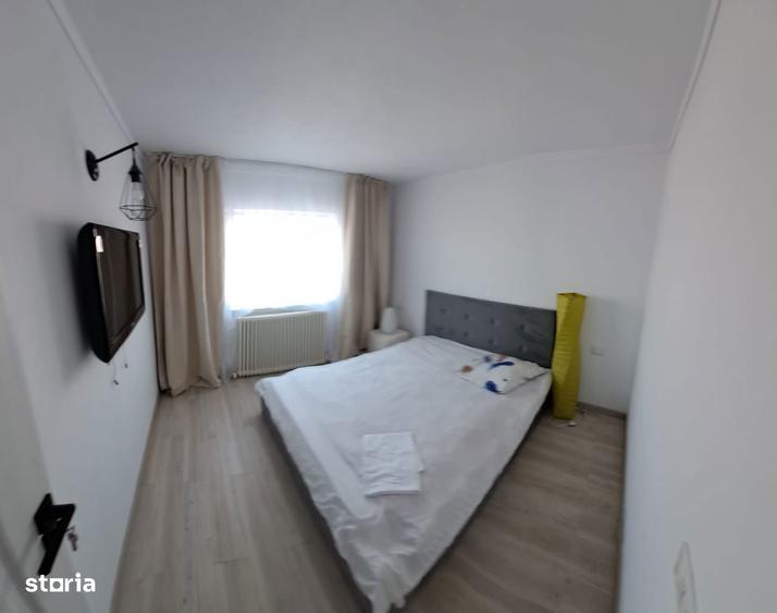 Apartament cu 4 camere decomandat în Central