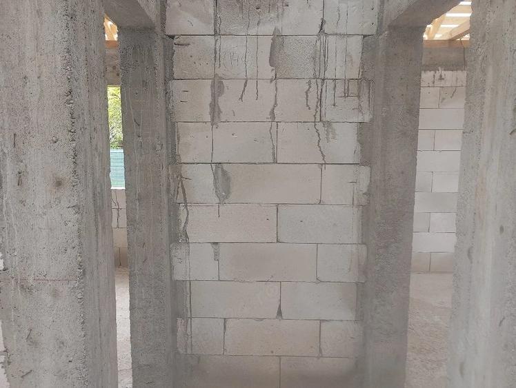 Casă cu 3 camere cu Teren 1700 Mp în Jugureni