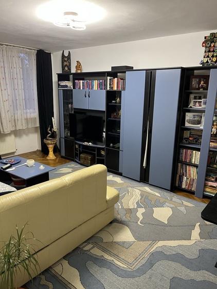 Apartament cu 3 camere decomandat în Exterior Vest