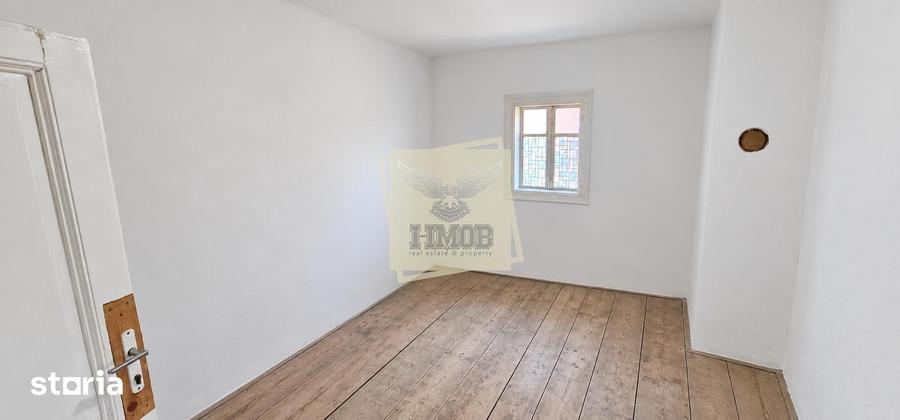 Casă cu 5 camere cu Teren 482 Mp în Central