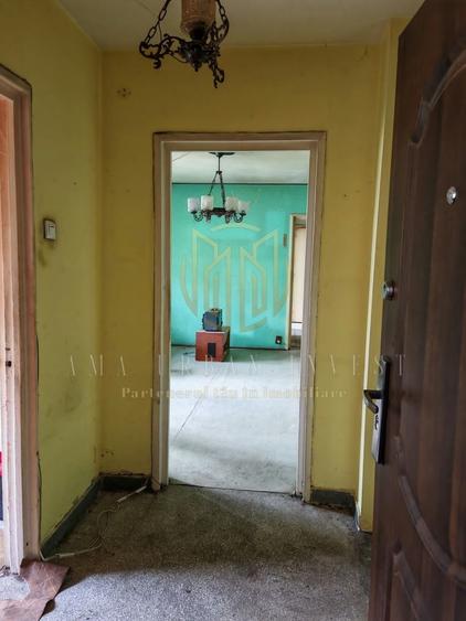 Apartament cu 3 camere semidecomandat în Uverturii