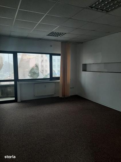 Apartament cu 4 camere decomandat în Romană