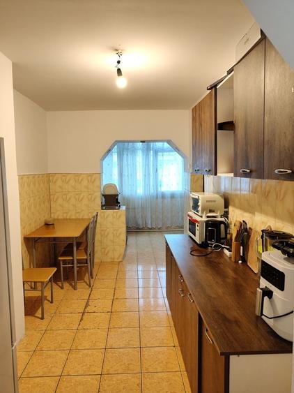 Apartament cu 4 camere decomandat, mobilat în Ultracentral